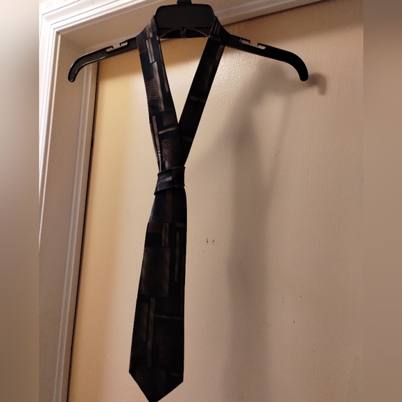 Arrow - Picture 1 of 5